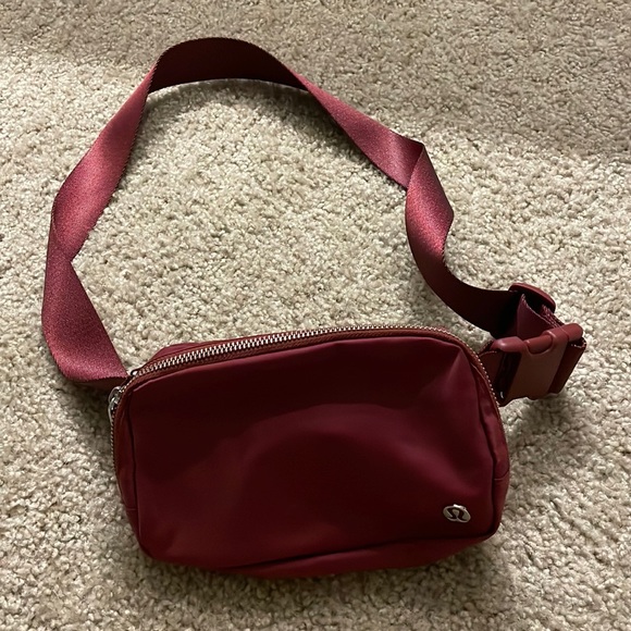 lululemon athletica Handbags - Lululemon Belt Back in Muller Wine
